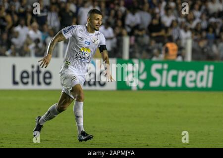 Santos, Brasilien. Januar 2020. Alison do Santos während des Spiels zwischen Santos x Red Bull Bragantino in Vila Belmiro in Santos. Das Spiel gilt für die 1. Runde der Paulista 2020-Meisterschaft. Kredit: Richard Callis/FotoArena/Alamy Live News Stockfoto