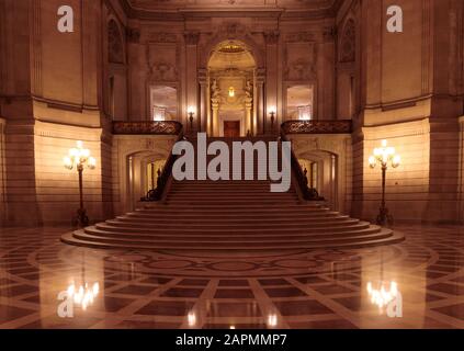 Innenräume Der San Francisco City Hall Stockfoto