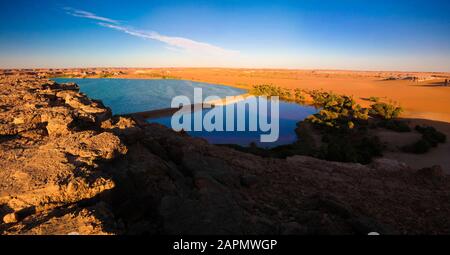 Sonnenuntergang Antenne Panoramablick auf Yoa See Gruppe von Ounianga Kebir Seen, Ennedi, Tschad Stockfoto