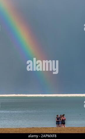 Urlauber am Toten Meer Stockfoto