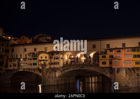 Die Ponte Vecchio (Alte Brücke) in Florenz, Italien. Stockfoto