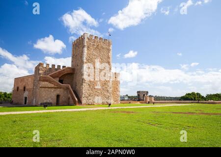 Die Festung Fortaleza Ozama oder Ozama ist eine Burg aus dem sechzehnten Jahrhundert in Santo Domingo, Dominikanische Republik Stockfoto