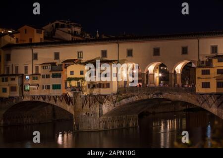 Die Ponte Vecchio (Alte Brücke) in Florenz, Italien. Stockfoto