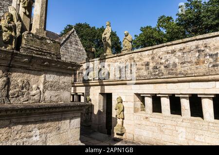 Guehenno, Frankreich. Der Kalvarienberg von Guehenno, dating von 1550, einer der sieben großen calvaries (enclos paroissial) Bretagne (Bretagne) Stockfoto