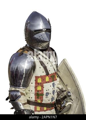 Spanischer mittelalterlicher Ritter mit einem Helm und einem Schild isoliert Auf weißem Hintergrund Stockfoto