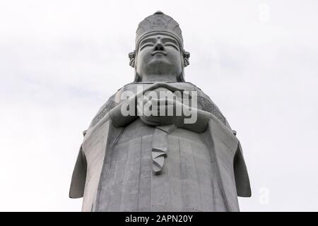 Die Bucht von Tokio Kannon (Tokyo Wan Kannon), eine 56 m hohe Statue, die guanyin, der Buddhistischen Göttin der Barmherzigkeit. Sanukimachi, Futtsu, Japan Stockfoto