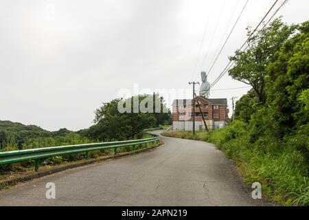 Die Bucht von Tokio Kannon (Tokyo Wan Kannon), eine 56 m hohe Statue, die guanyin, der Buddhistischen Göttin der Barmherzigkeit. Sanukimachi, Futtsu, Japan Stockfoto