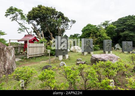 Futtsu, Japan. Das Gelände und der Park der Tokioter Bucht Kannon (Tokyo Wan Kannon), eine 56 m hohe Statue, die Guanyin, die buddhistische Gottheit der Barmherzigkeit, darstellt Stockfoto