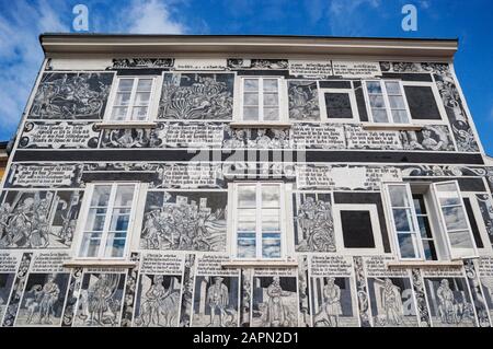 Hausfassade mit Wandbemalung aus der Zeit der Renaissance, Sgraffito-Haus, Hauptplatz, Weitra, Waldviertel, Oberösterreich Stockfoto