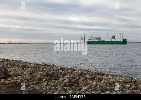 Das Schiff Estraden fährt in Teesport bei Redcar, England, Großbritannien Stockfoto