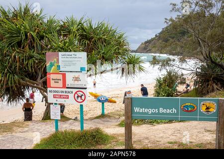 Wategos Beach in der beliebten Küstenstadt Byron Bay an einem Sommertag, NSW, Australien Stockfoto