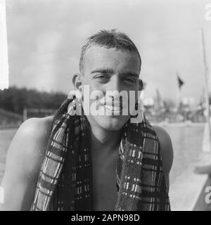 Schwimmen Niederlande gegen Deutschland bei Brunssum, Johan Schans (Kopf) Datum: 20. Juni 1965 Ort: Brunssum Schlagwörter: Schwimmer Personenname: Johan schans Stockfoto