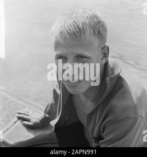 Schwimmen Niederlande gegen Deutschland bei Brunssum, Ronny Verroen (KOP) Datum: 20. Juni 1965 Ort: Brunssum Schlagwörter: Schwimmer Personenname: Ronny Verroen Stockfoto