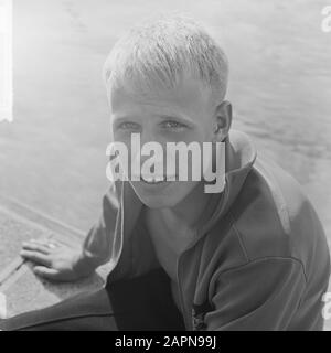 Schwimmen Niederlande gegen Deutschland bei Brunssum, Ronny Verroen (KOP) Datum: 20. Juni 1965 Ort: Brunssum Schlagwörter: Schwimmer Personenname: Ronny Verroen Stockfoto