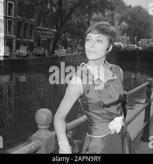 Frisur Tendens 1966, von Damenfriseur Mario (Kurzhaarschnitt Datum: 23. Juli 1965 Schlagwörter: Frisuren Stockfoto