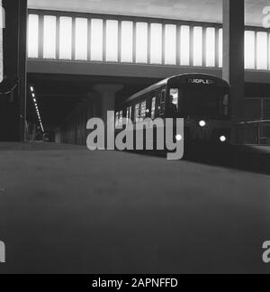U-Bahnhof Rotterdam-Maas. Beursstation Datum: 15. November 1967 Standort: Rotterdam, Zuid-Holland Schlüsselwörter: Metros, Stationen Stockfoto