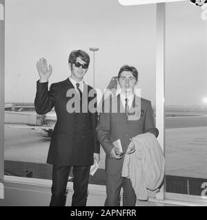 Zwei Tschechen in Schiphol Datum: 28. August 1968 Ort: Noord-Holland, Schiphol Schlüsselwörter: Gruppenporträts, Reisende Stockfoto