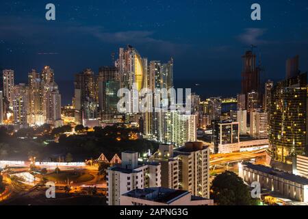 Finanzplatz von Panama-Stadt, Panama in der Nacht Stockfoto