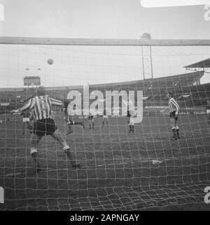 DWS gegen PSV 1-2 Spielmoment Datum: 2. Februar 1969 Schlagwörter: Sport, Fußball-Institution Name: PSV Stockfoto