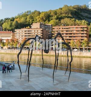 Außerhalb des Guggenheim Museums in Bilbao, Spanien. Stockfoto