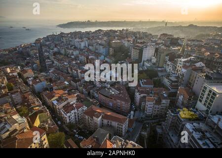 Industrielle Standerker in Sonnenuntergang, Türkei, Blick vom Galata-Turm Stockfoto