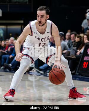 23. Januar 2020 Moraga CA, USA St. Mary's Gaels Guard Tommy Kuhse (12) setzt das Spiel während des NCAA Men's Basketball Game zwischen San Francisco Dons und dem Saint Mary's Gaels 58-48 Sieg im McKeon Pavilion Moraga Calif. Thurman James/CSM Stockfoto