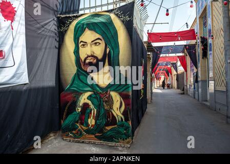 Porträt von Imam Husayn ibn Ali während Muharram Monat auf einer Straße der Altstadt in Kashan, Hauptstadt von Kashan County von Iran Stockfoto