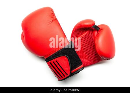 Paar rote Boxhandschuhe isoliert auf weißem Hintergrund. Kampfkonzept. Verspotten Sie sich Stockfoto