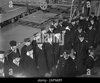 Kortenaer verlässt den Helder Datum: 3. April 1948 Schlagwörter: Name der Besatzungseinrichtung: HM Kortenaer Stockfoto