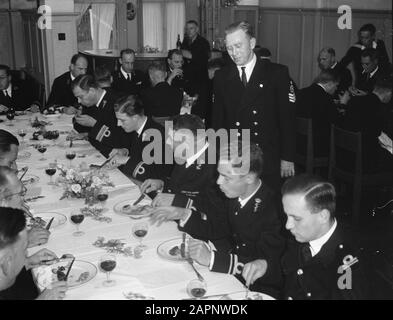 Marine-Trainingslager Voorschoten. Angelkommissar/Datum: 21. Juli 1948 Ort: Voorschoten, Zuid-Holland Stichwörter: Kommissar Stockfoto