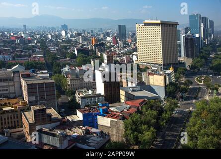 Paseo de La Reforma Platz - Mexiko-Stadt, Mexiko. Luftbild der Geschäfts- und modernen mexikanischen Stadt Stockfoto