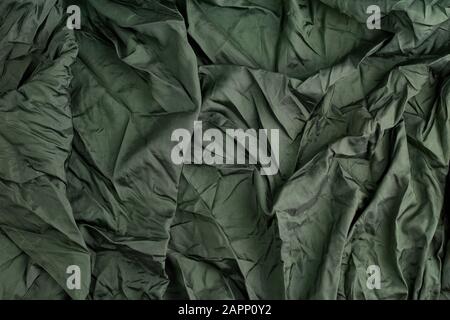 Stoff aus grünem Satin, Stoff zum Nähen von Gardinen und Sachen, Vollformat Stockfoto