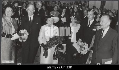 Königshaus, Prinzessinnen, Prinzen, Auszeichnungen, Zuschauer, Beatrix, Prinzessin, Claus, Prinz, Erasmus-Preise, Huijghe R., Juliana, Königin, Read H., Read Mrs. Date: 27. Juni 1966 Ort: Den Haag, Süd-Holland Schlüsselwörter: Königshaus, Auszeichnungen, Prinzen, Prinzessinnen, Zuschauer persönlicher Name: Beatrix, Prinzessin, Claus, Prinz, Erasmus-Preise, Huijghe R., Juliana, Königin, Las H., Las Den Namen der Mrs. Institution: Ridderzaal Stockfoto
