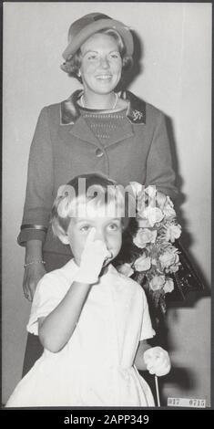 Königshaus, Prinzessinnen, Besuche, Kinder, Porträts, Beatrix, Prinzessin, Jacqueline Datum: 8. September 1965 Ort: Den Haag, Südholland Schlüsselwörter: Besuche, Kinder, Königshaus, Porträts, Prinzessinnen persönlicher Name: Beatrix, Prinzessin, Jacqueline Stockfoto