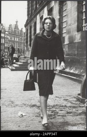 Königshaus, Prinzessinnen, Besuche, Paläste, Porträts, Beatrix, Prinzessin Datum: 7. Dezember 1965 Ort: Amsterdam, Noord-Holland Schlüsselwörter: Besuche, Königshaus, Paläste, Paläste Porträts, Prinzessinnen persönlicher Name: Beatrix, Prinzessin Stockfoto