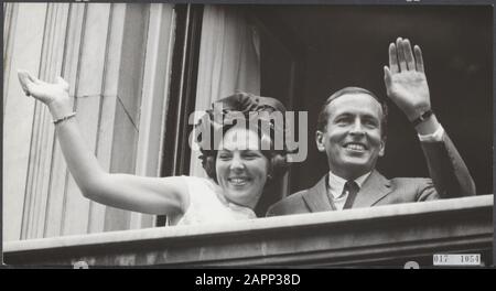 Königshaus, Prinzessin, Prinzen, Porträts, Besuche, Balkone, Beatrix, Prinzessin, Claus, Fürstdatum: 3. Juli 1965 Ort: Amsterdam, Noord-Holland Schlüsselwörter: Balkone, Besuche, Königshaus, Porträts, Prinzen, Prinzessinnen persönlicher Name: Beatrix, Prinzessin, Claus, Prinz Stockfoto