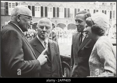 Serie 018-0060 t/m 018-0062 Beatrix und Claus besuchen den Staatsrat Datum: 30. Juni 1965 Ort: Den Haag, Zuid-Holland Schlüsselwörter: Besuche, Gespräche, Königshaus, Princes, Prinzessinnen, Regierungen persönlicher Name: Beatrix, Prinzessin, Beel, Louis, Claus, Prinz, Cort van der Linden P.W.J. Name der Einrichtung: Staatsrat, Ridderzaal Stockfoto