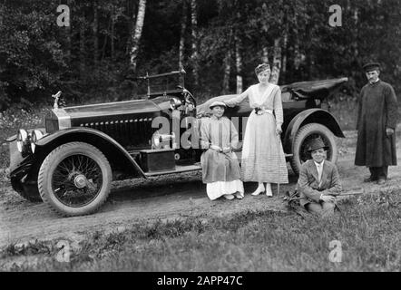 1914 Rolls-Royce Silver Ghost mit Großfürst Michael von Russland und Chauffeur Stockfoto