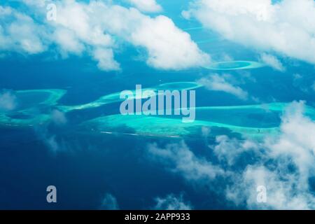 Flugzeugtour mit Blick auf die Inseln auf den Malediven Stockfoto