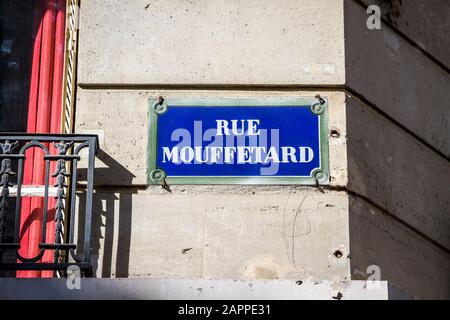 Straßenschild Rue Mouffetard in Paris, Frankreich Stockfoto