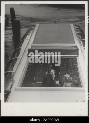 Margaret Truman, Sängerin und Tochter des amerikanischen präsidenten, in Amsterdam. Während einer Kanalfahrt Datum: 12. Juni 1951 Ort: Amsterdam, Noord-Holland Schlüsselwörter: Besuche, Frauen persönlicher Name: Truman, Margaret Stockfoto