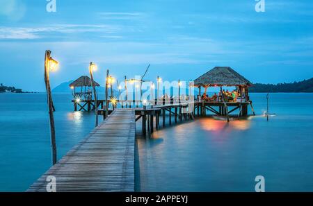 Das Paradies. Urlaub Und Tourismuskonzept. Tropical Resort. Jetty auf der Insel Ko Mak, Trad, Thailand Stockfoto