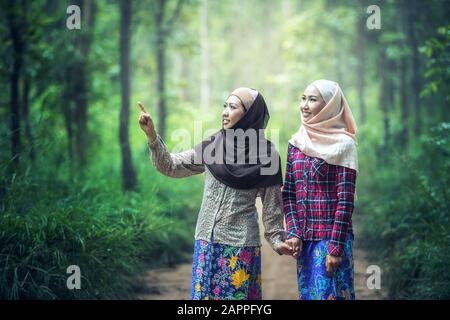 Mädchen im Hijab Stockfoto