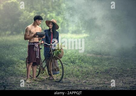 Thailändischer Paarbauer Stockfoto