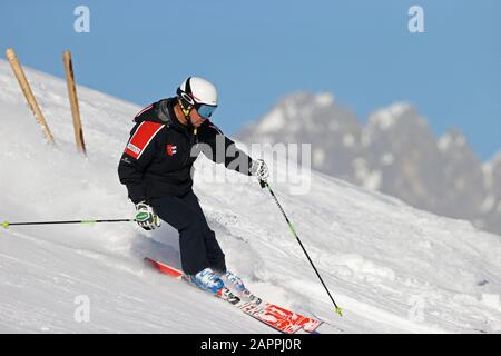 Eine allgemeine Sicht auf einen Skifahrer beim Audi Fis-Ski-Weltcup Super G am 24. Januar 2020 in Kitzbühel, Österreich. (Foto von Mitchell Gunn/ESPA-Images) beim Audi Fis-Alpine-Skiweltcup Super G am 24. Januar 2020 in Kitzbühel, Österreich. (Foto von Mitchell Gunn/ESPA-Images) Stockfoto