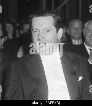 Grand Gala du Disque Classique 1965 im Concertgebouw in Amsterdam Vier Edison-Gewinner; v. l.l. Geiger Herman Krebsbers und Arthur Grumiaux, Dirigent Carlo Maria Giulini und Frau Soames (Tochter von Winston Churchill) Datum: 29. Oktober 1965 Ort: Amsterdam, Noord-Holland Schlüsselwörter: Klassische Musik, Musiker, Auszeichnungen, Person: Giulini, Carlo Maria, Grumiaux, Arthur, Krebbers, Herman, Soames, Mary Stockfoto