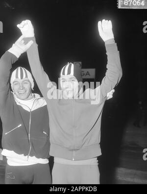 Skating Europameisterschaften in Deventer, links Per Willys Guttormsen und Kees Verkerk Datum: 22. Januar 1966 Ort: Deventer Schlüsselwörter: SCHAMPIONSES Personname: Verkerk, Kees Stockfoto