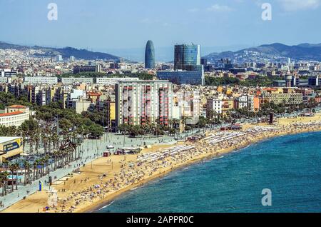 Blick auf den Strand Salou Platja Llarga in Spanien von der letzten Etage eines Küstengebäudes in Barcelona Stockfoto