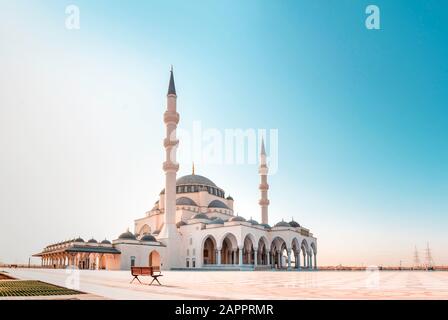 Sharjah Moschee Größte Moschee in den Vereinigten Arabischen Emiraten Ort zu besuchen in Sharjah, Dubai Tourismus Stockfoto