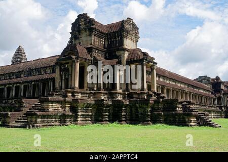 Kambodscha, Angkor Wat, Provinz Siem Reap. Der prächtige Khmer-Tempel von Angkor Wat badete bei Sonnenschein am Nachmittag. Stockfoto